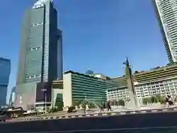 Cuaca Cerah di Jakarta Mendorong Warga Untuk Tetap ke Bundaran HI Meski Tidak Ada CFD